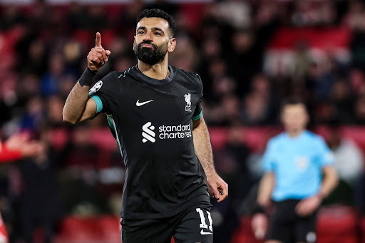 Mo-Salah-pointing-during-soccer-game